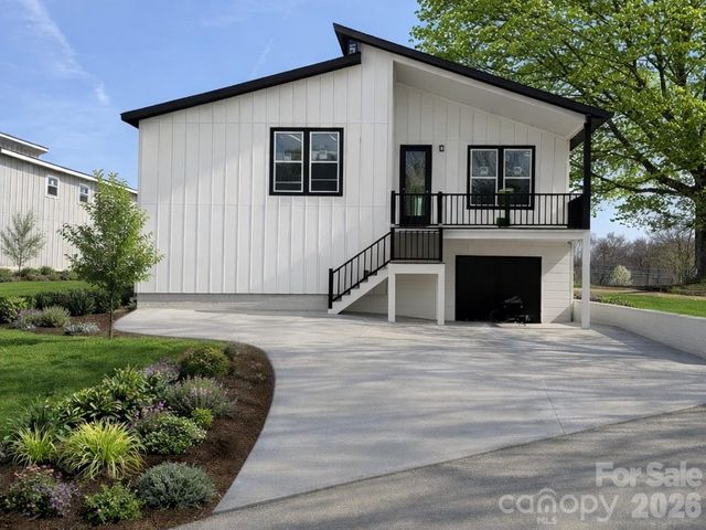 45 Klimovych Road, Hendersonville, NC 28792