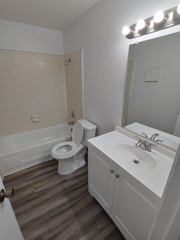 9700 Leawood Boulevard 408, Houston, TX 77099