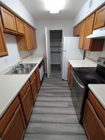 9700 Leawood Boulevard 408, Houston, TX 77099