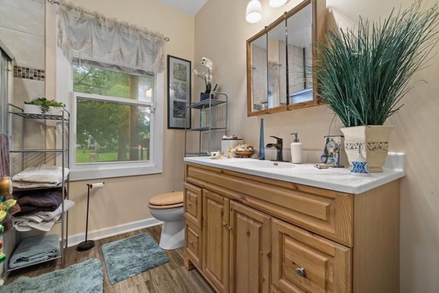 1221 N Main STREET, Racine, WI 53402
