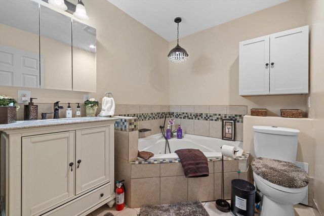 1221 N Main STREET, Racine, WI 53402