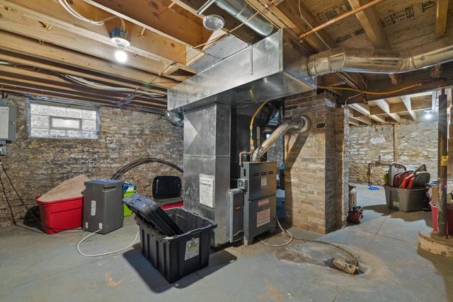 1221 N Main STREET, Racine, WI 53402