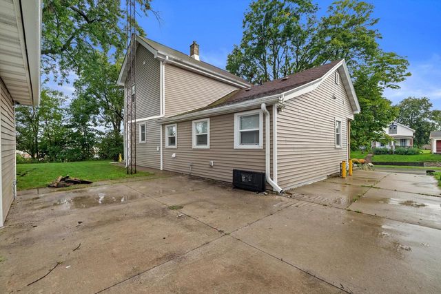 1221 N Main STREET, Racine, WI 53402