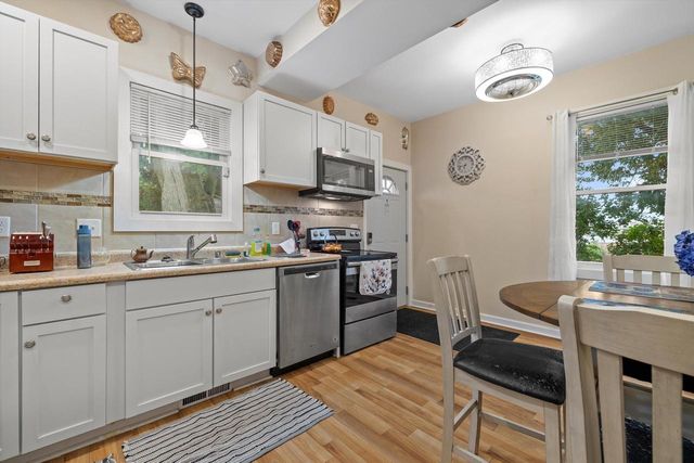 1221 N Main STREET, Racine, WI 53402