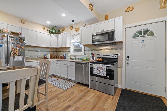 1221 N Main STREET, Racine, WI 53402
