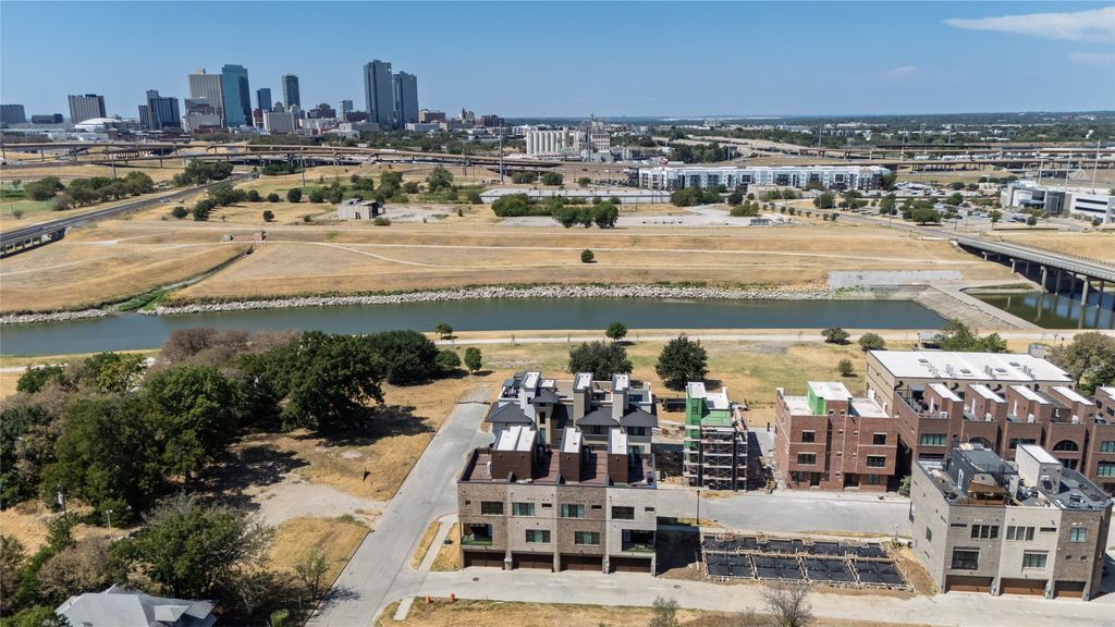 449 S Rayner Street, Fort Worth, TX 76111 — exterior