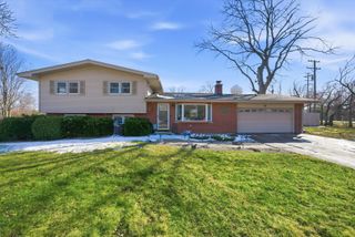 6 E Anchor Drive, Oswego, IL 60543