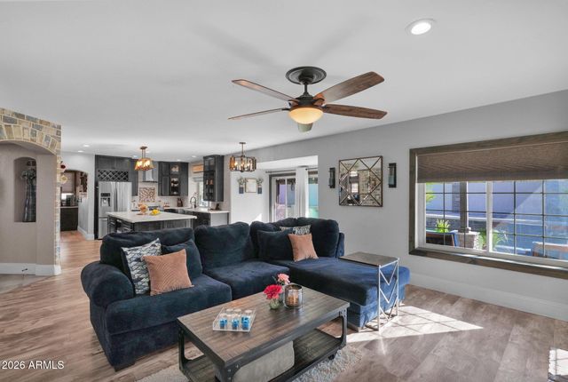 1519 W DEVON Drive, Gilbert, AZ 85233