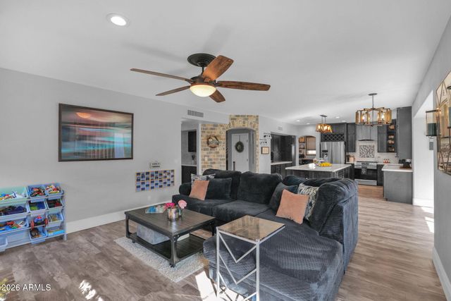 1519 W DEVON Drive, Gilbert, AZ 85233