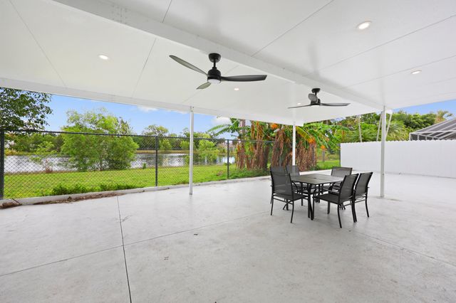 1209 Olympic Circle, Greenacres, FL 33413