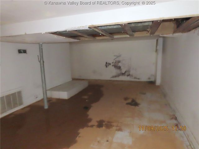 5225 Beechcrest Drive, Charleston, WV 25313