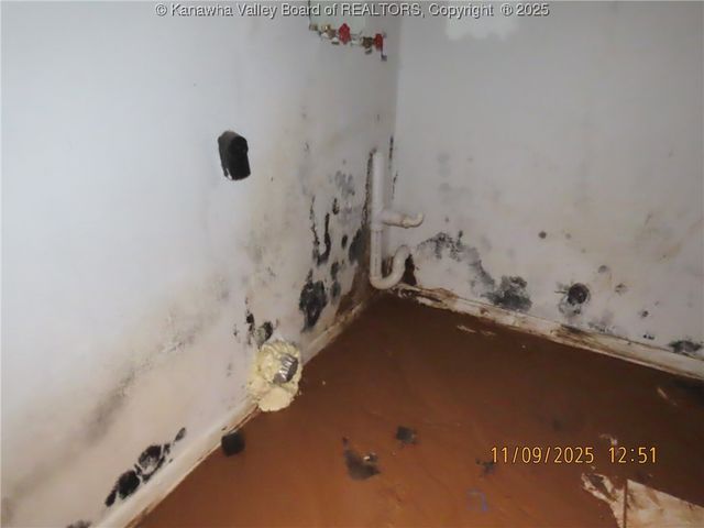 5225 Beechcrest Drive, Charleston, WV 25313