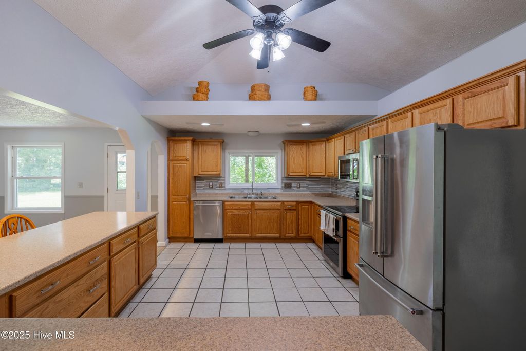 Image 10 of property listing at 161 Howard Lane, Swansboro, NC 28584