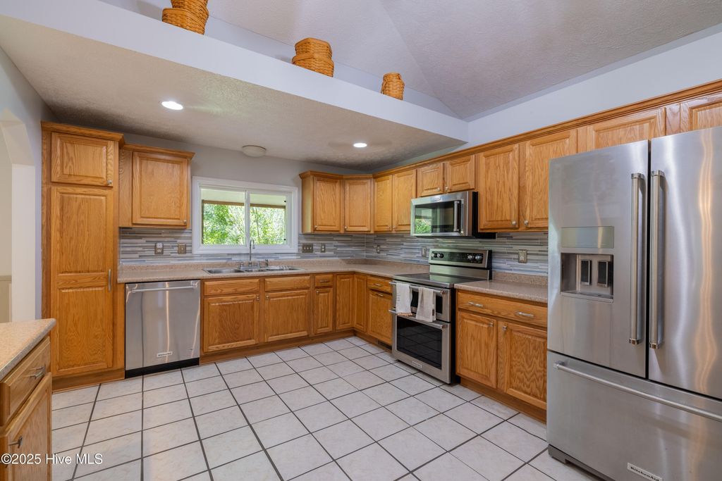 Image 11 of property listing at 161 Howard Lane, Swansboro, NC 28584