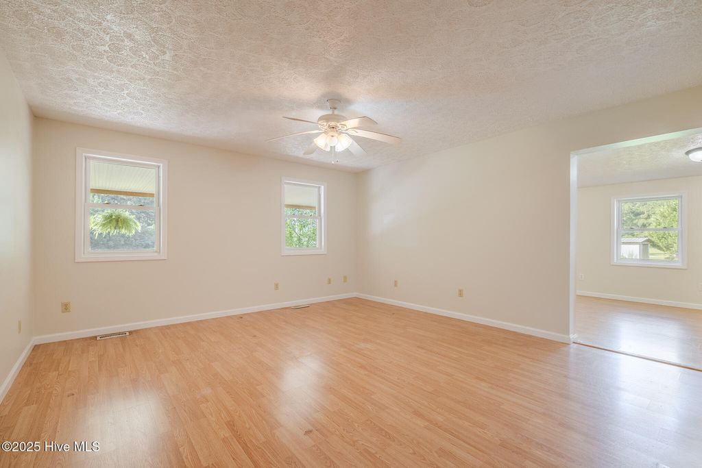 Image 17 of property listing at 161 Howard Lane, Swansboro, NC 28584