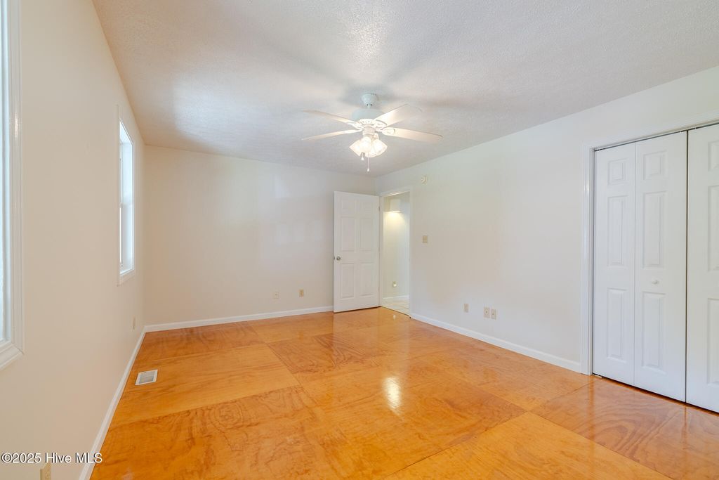 Image 20 of property listing at 161 Howard Lane, Swansboro, NC 28584