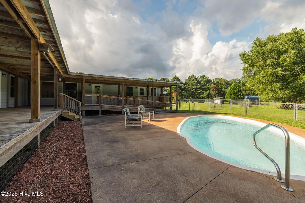 Image 23 of property listing at 161 Howard Lane, Swansboro, NC 28584