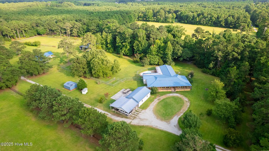 Image 28 of property listing at 161 Howard Lane, Swansboro, NC 28584