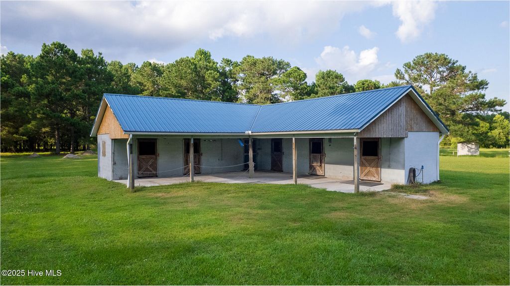 Image 30 of property listing at 161 Howard Lane, Swansboro, NC 28584