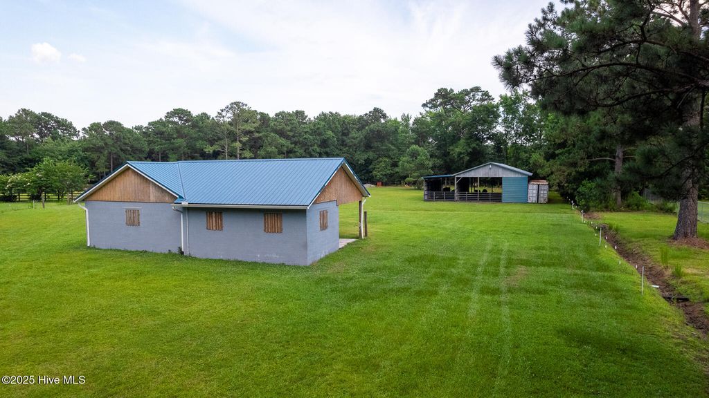 Image 31 of property listing at 161 Howard Lane, Swansboro, NC 28584