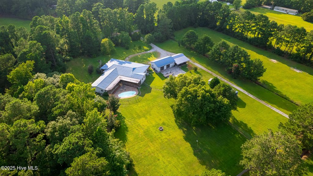 Image 35 of property listing at 161 Howard Lane, Swansboro, NC 28584