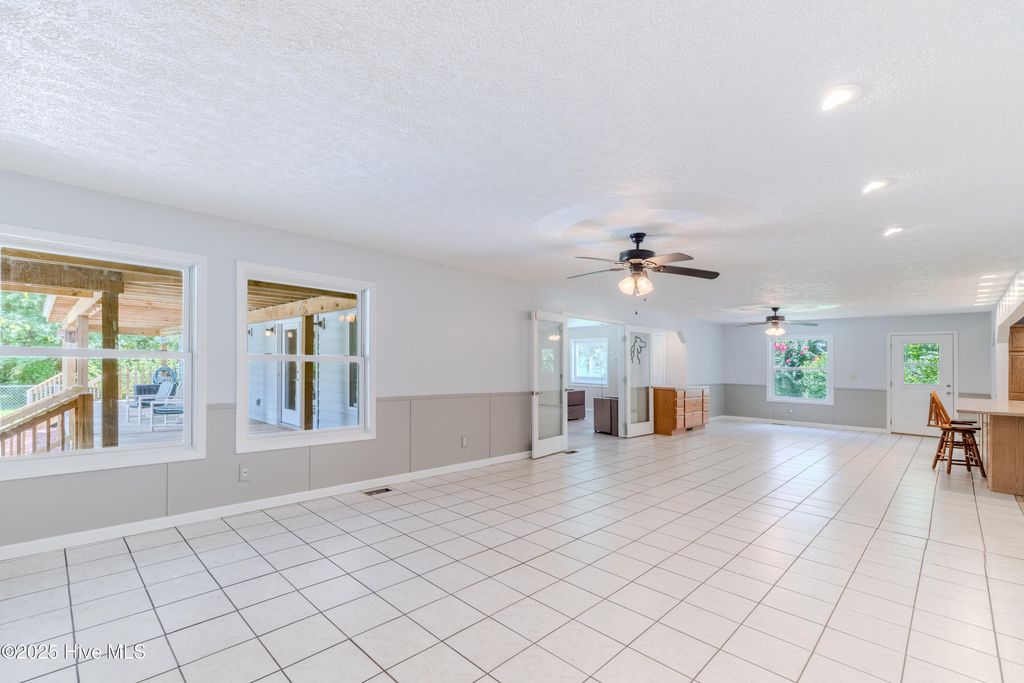 Image 42 of property listing at 161 Howard Lane, Swansboro, NC 28584