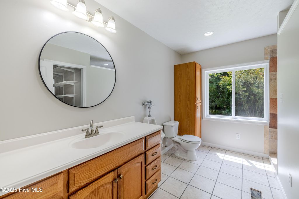 Image 49 of property listing at 161 Howard Lane, Swansboro, NC 28584