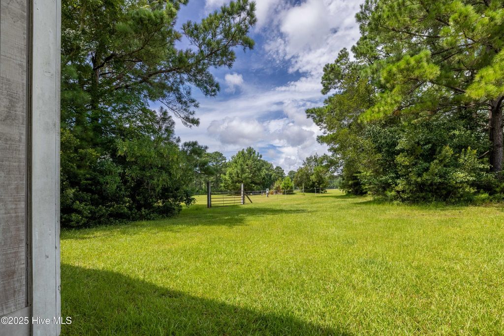 Image 54 of property listing at 161 Howard Lane, Swansboro, NC 28584