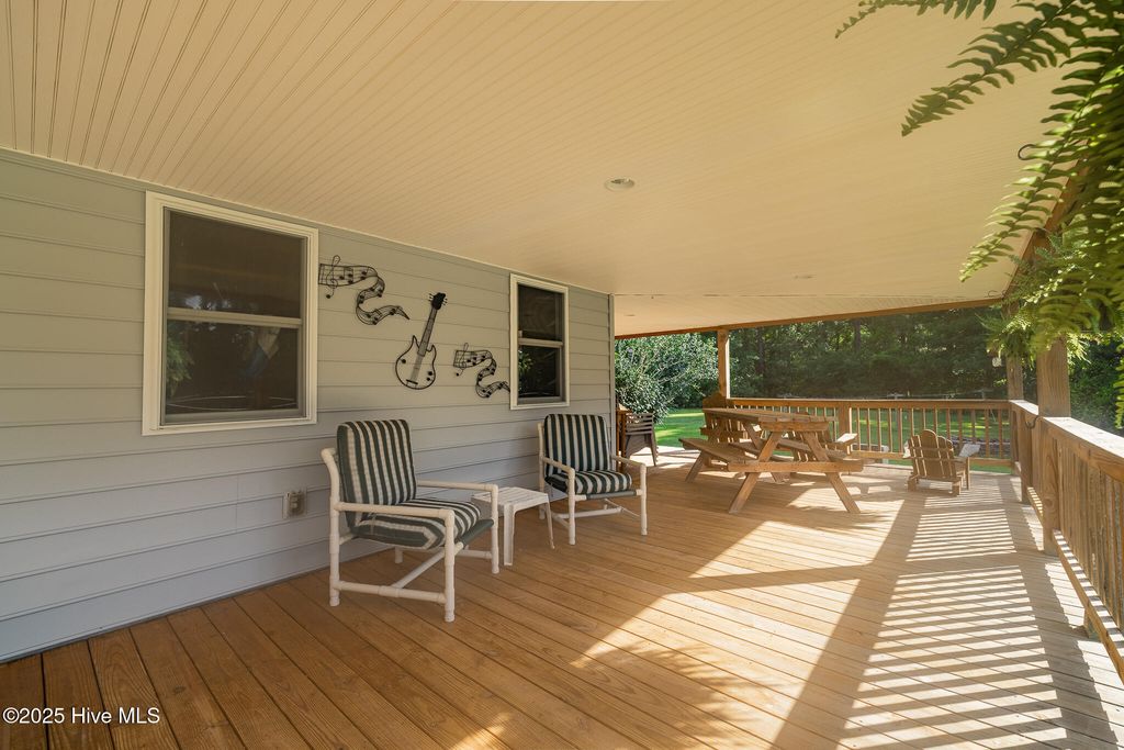 Image 6 of property listing at 161 Howard Lane, Swansboro, NC 28584