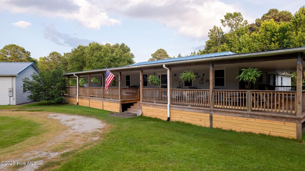 Image 7 of property listing at 161 Howard Lane, Swansboro, NC 28584