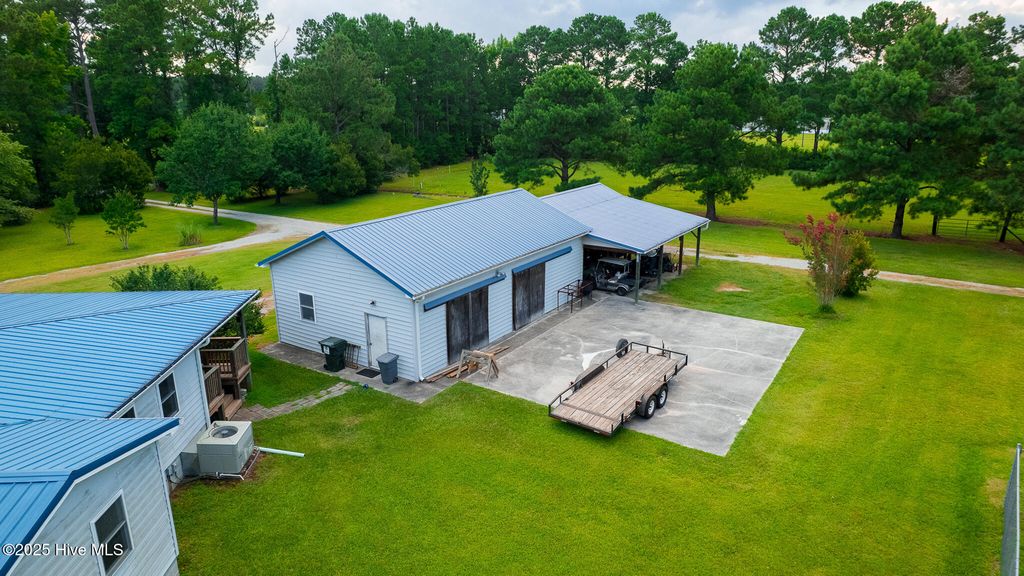 Image 9 of property listing at 161 Howard Lane, Swansboro, NC 28584