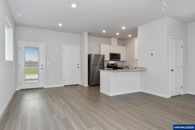 1197 Parkside Av, Woodburn, OR 97071