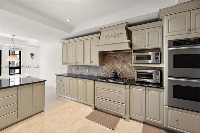 3471 Main Hwy 1240, Miami, FL 33133