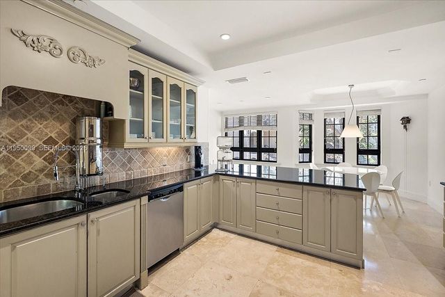 3471 Main Hwy 1240, Miami, FL 33133