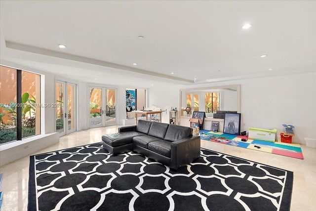 3471 Main Hwy 1240, Miami, FL 33133