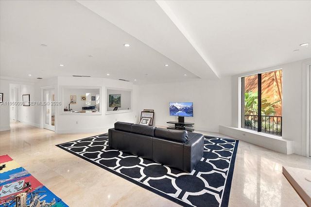 3471 Main Hwy 1240, Miami, FL 33133