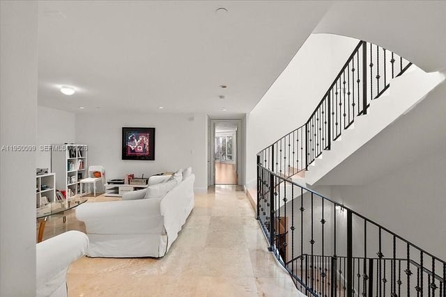 3471 Main Hwy 1240, Miami, FL 33133