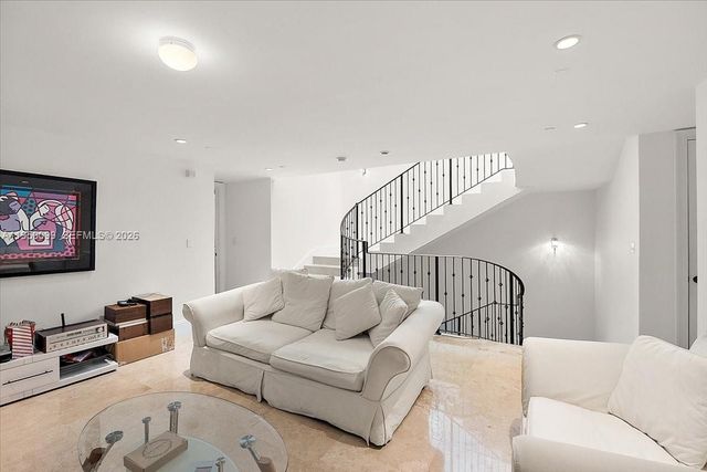 3471 Main Hwy 1240, Miami, FL 33133