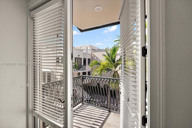 3471 Main Hwy 1240, Miami, FL 33133