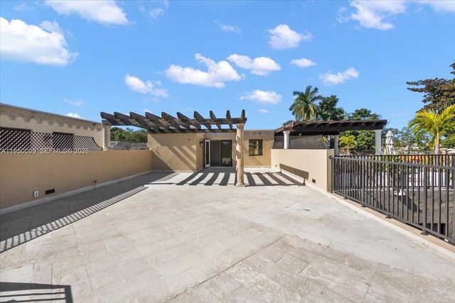 3471 Main Hwy 1240, Miami, FL 33133