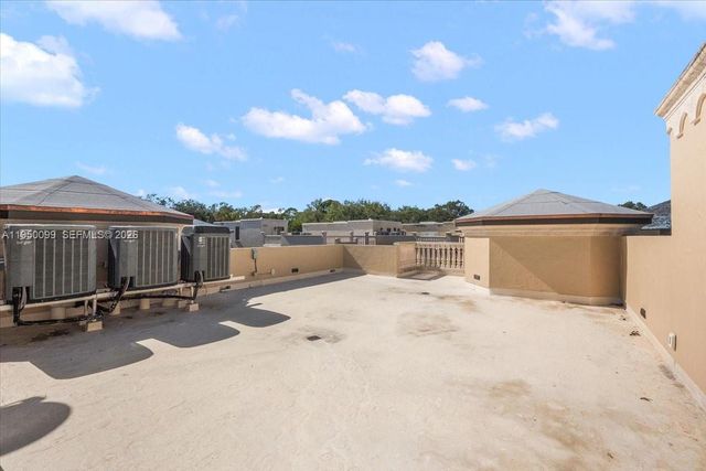 3471 Main Hwy 1240, Miami, FL 33133