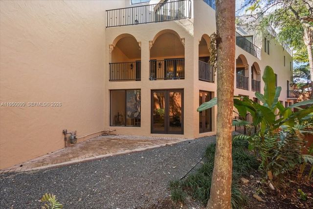 3471 Main Hwy 1240, Miami, FL 33133