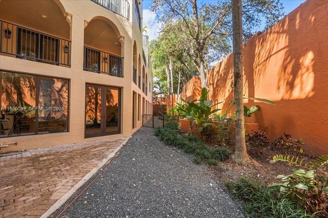 3471 Main Hwy 1240, Miami, FL 33133