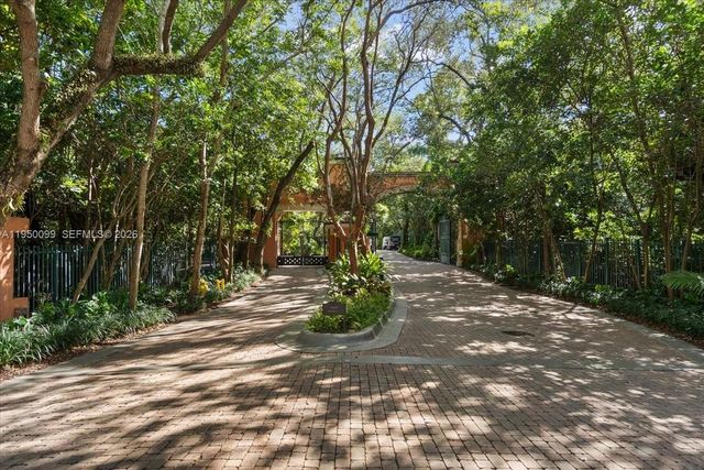 3471 Main Hwy 1240, Miami, FL 33133