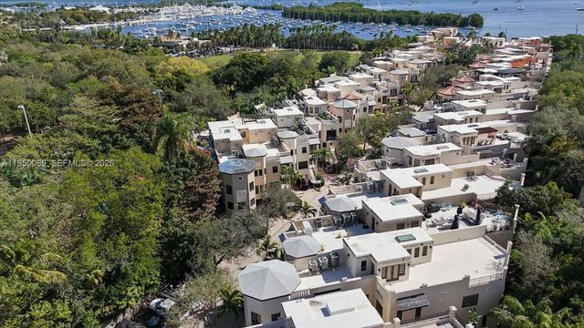 3471 Main Hwy 1240, Miami, FL 33133