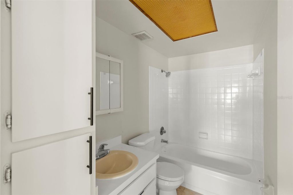 Image 14 of property listing at 9213 N 13TH STREET, Tampa, FL 33612