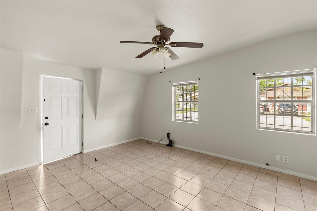 Image 4 of property listing at 9213 N 13TH STREET, Tampa, FL 33612