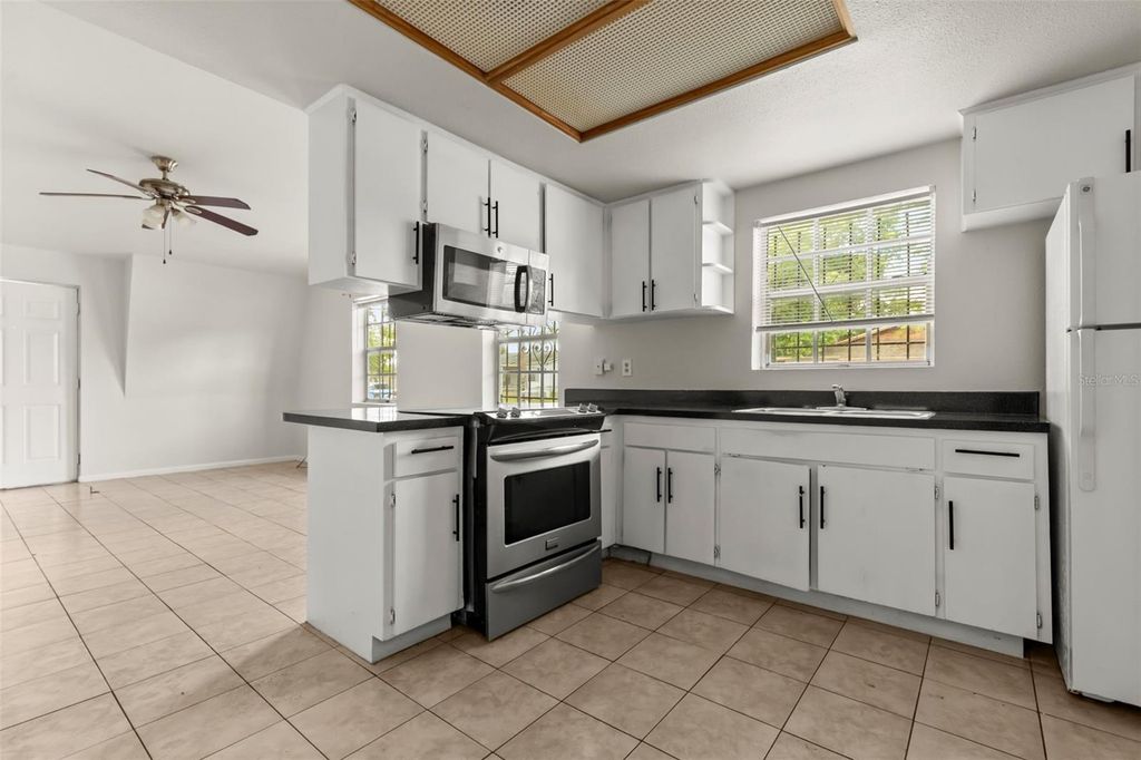 Image 8 of property listing at 9213 N 13TH STREET, Tampa, FL 33612