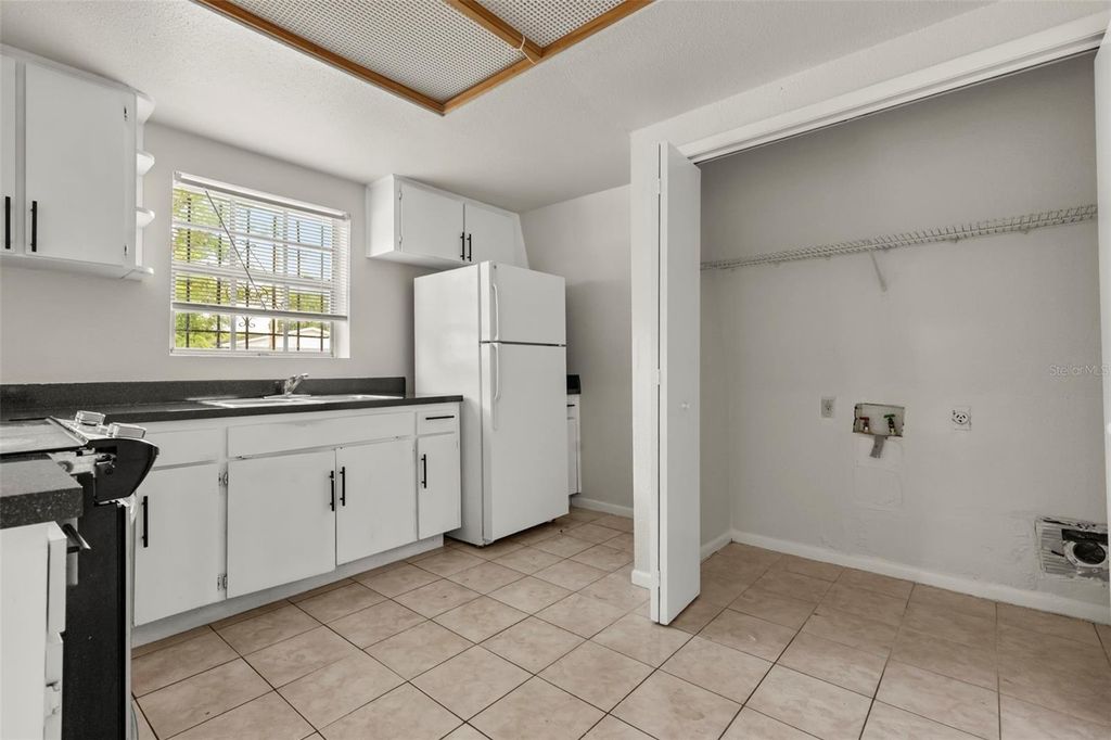 Image 9 of property listing at 9213 N 13TH STREET, Tampa, FL 33612