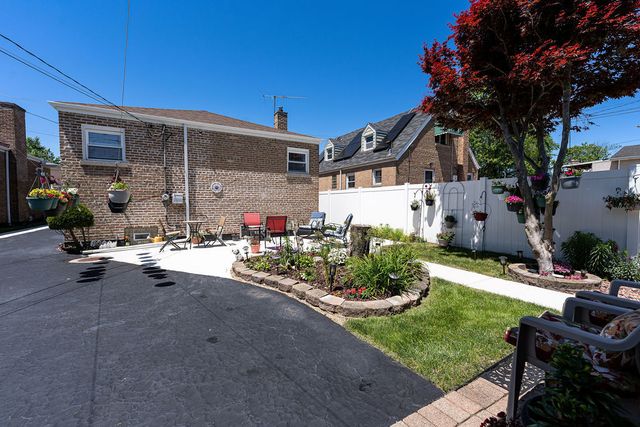 8805 S California Avenue, Evergreen Park, IL 60805